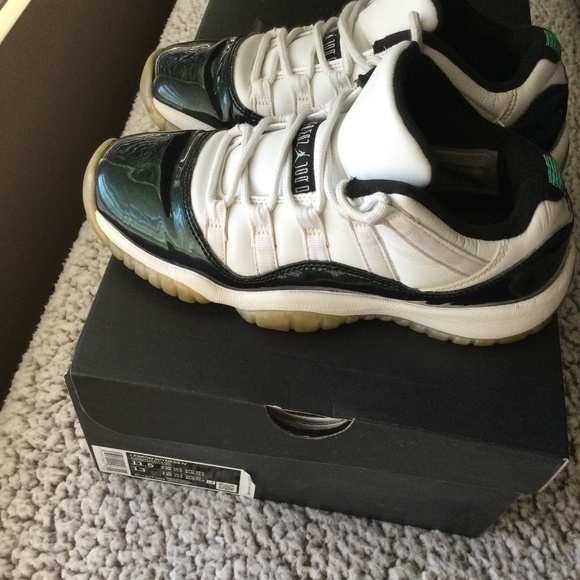 Jordan Retro 11 Low Emerald Green/Purple Flip-Flop - Picture 5 of 11